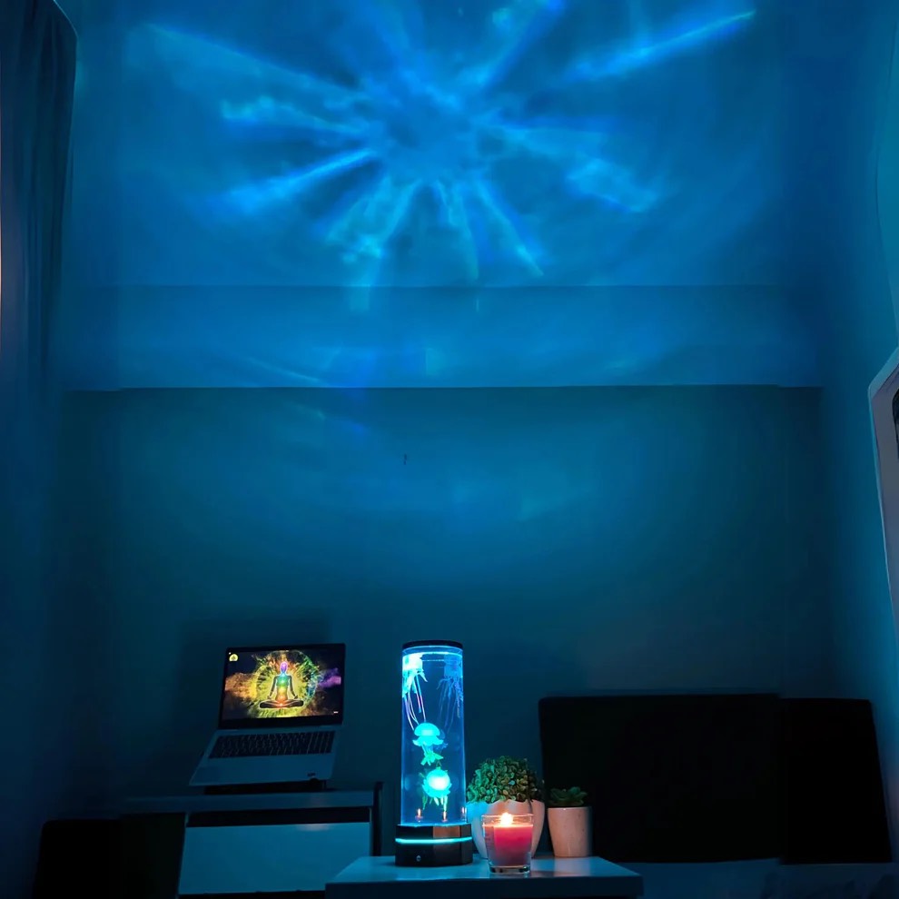 Jellyfish Aquarium Table Lamp with Color-Changing LED Lights