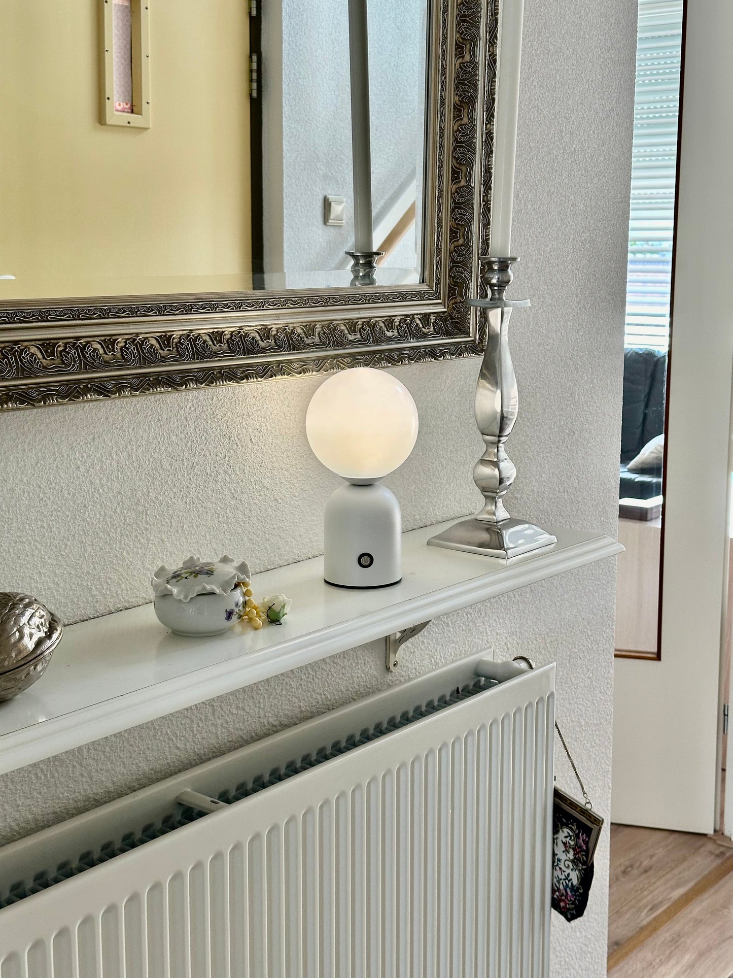 Elegant LED Table Lamp in Matte White for Soft Lighting