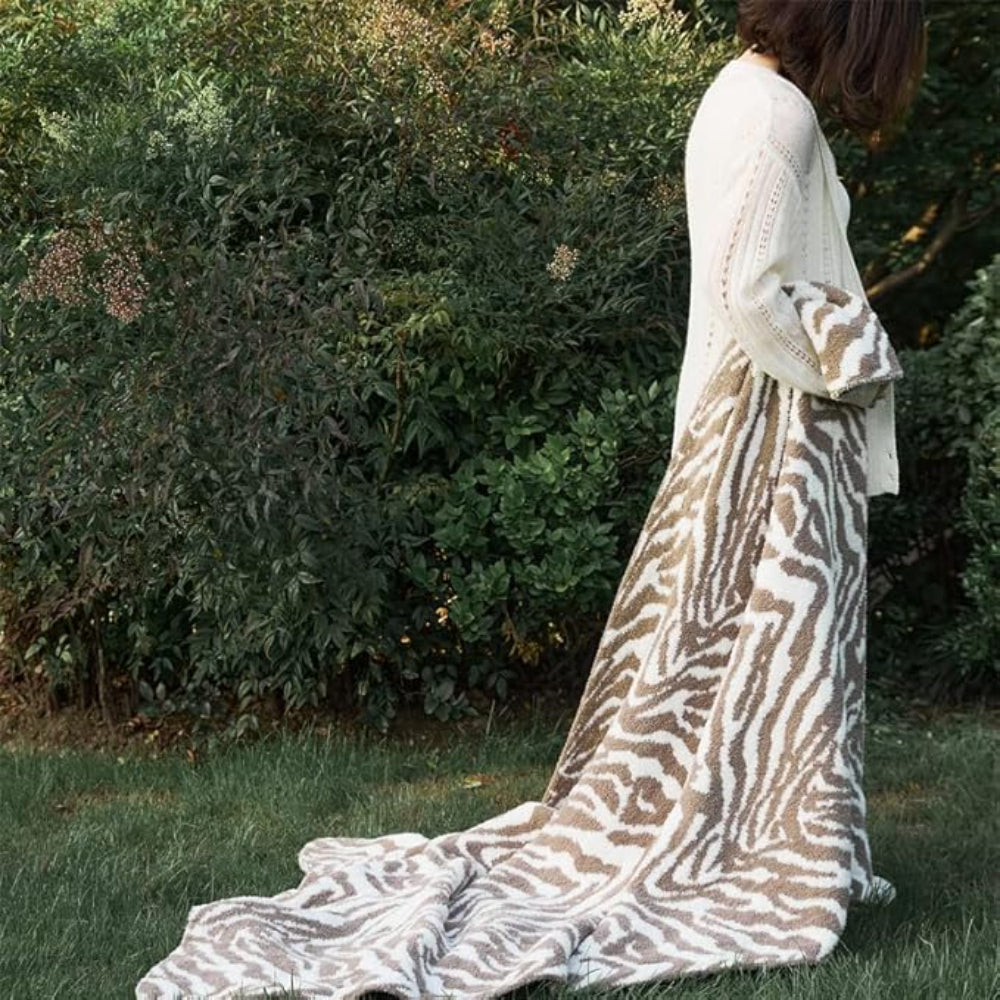 Monochrome Knitted Zebra Pattern Throw Blanket
