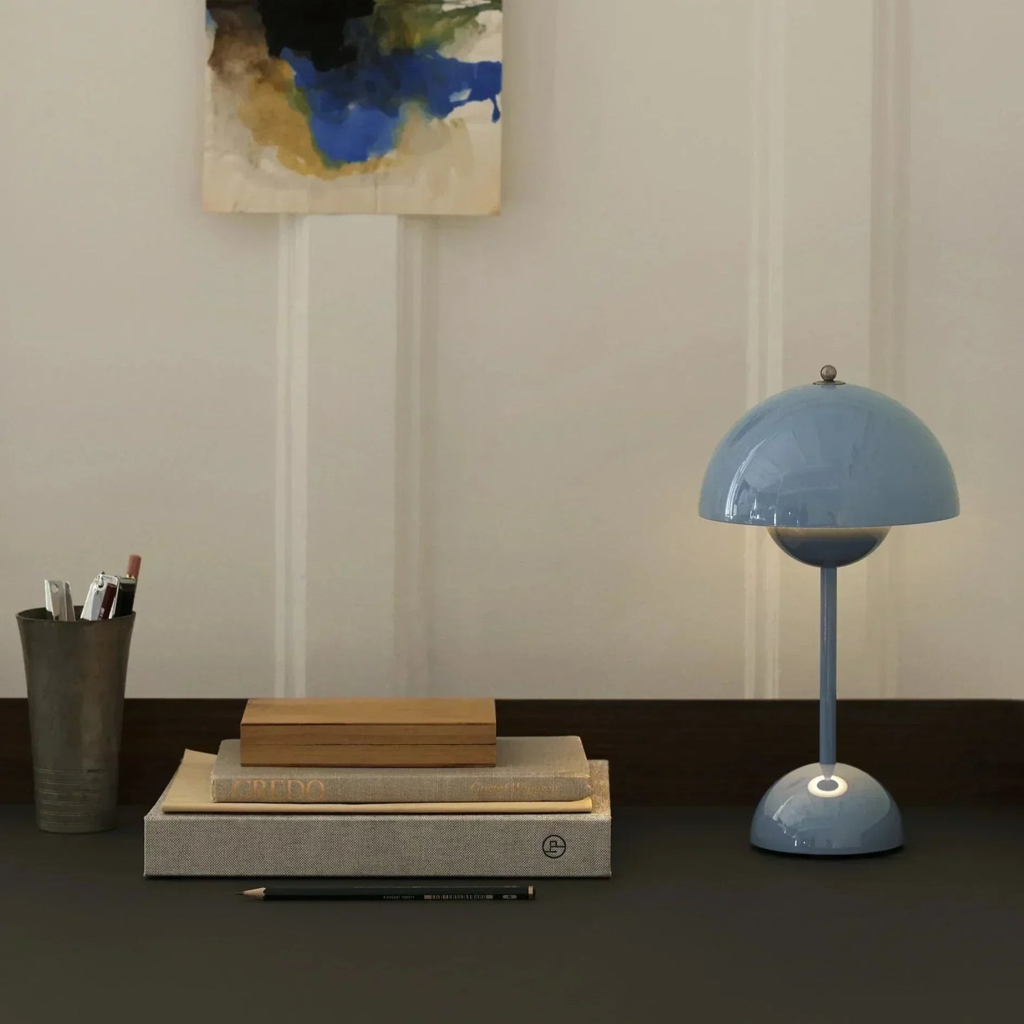 LED Table Lamp with Dimming and Cordless Design