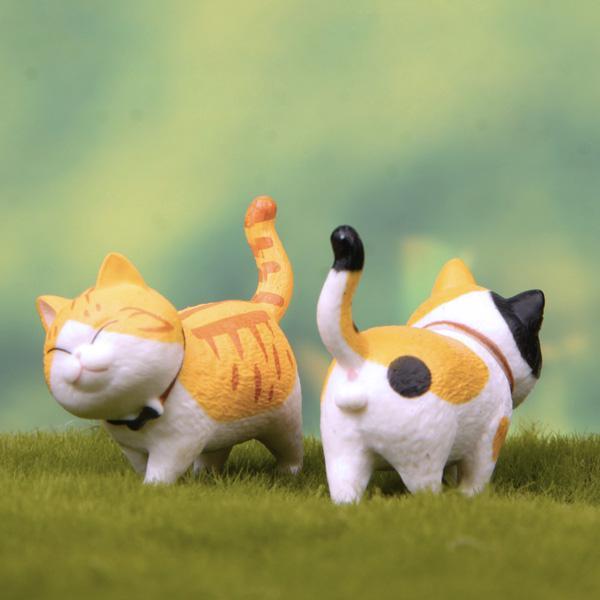 Miniature Walking Cat Figures with Rotating Heads - 9 Designs