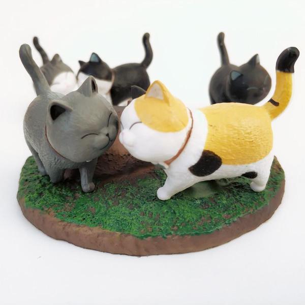Miniature Walking Cat Figures with Rotating Heads - 9 Designs