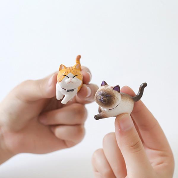Miniature Walking Cat Figures with Rotating Heads - 9 Designs