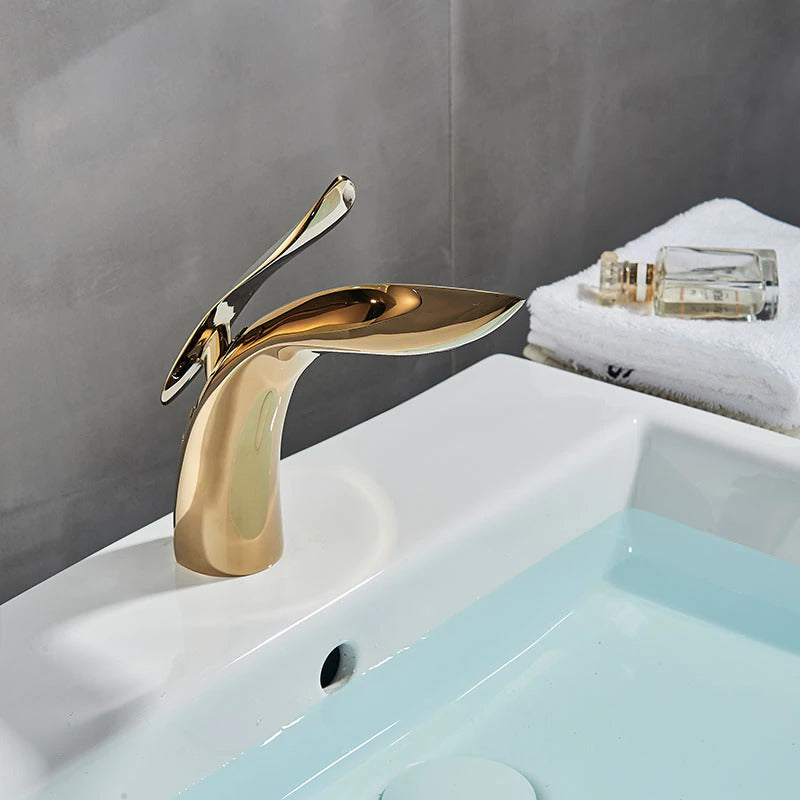 Contemporary Brass Bathroom Faucet with Elegant Handle
