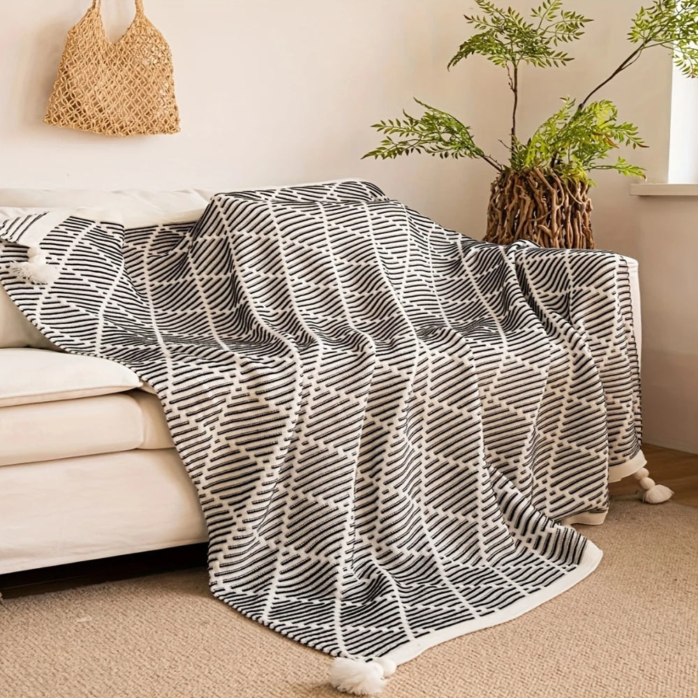 Tasselled Black and White Diamond Throw Blanket