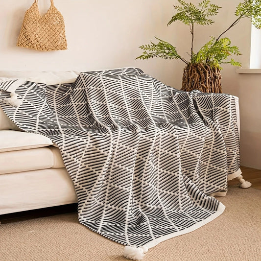 Tasselled Black and White Diamond Throw Blanket