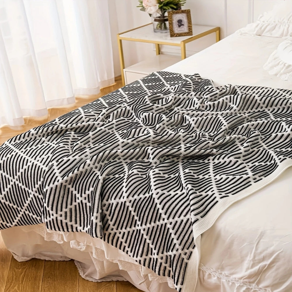 Tasselled Black and White Diamond Throw Blanket