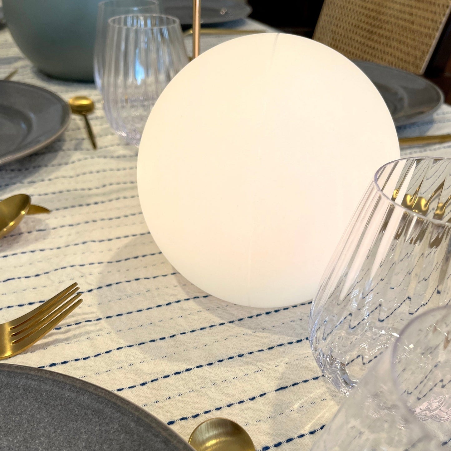 Wireless LED Table Lamp with 16 Color Options - Rechargeable Indoor and Outdoor Light