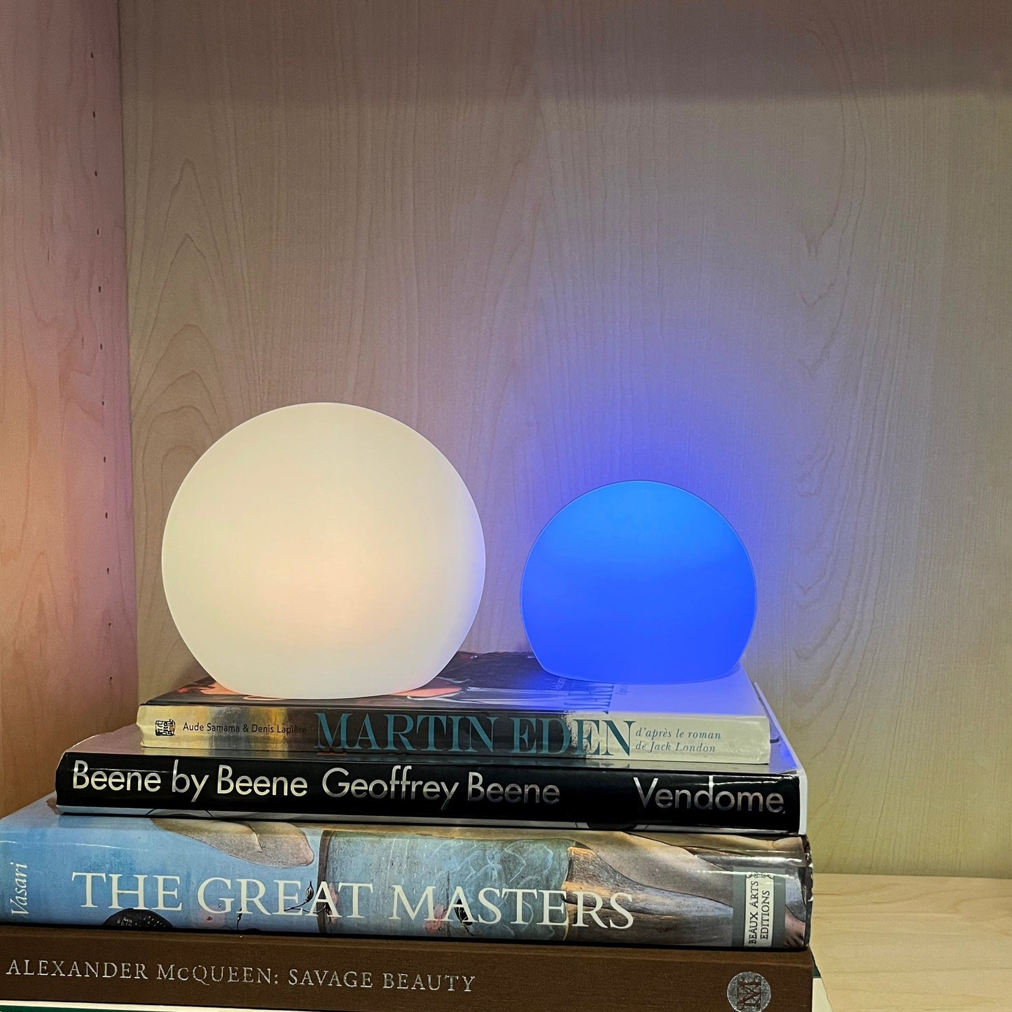 Wireless LED Table Lamp with 16 Color Options - Rechargeable Indoor and Outdoor Light