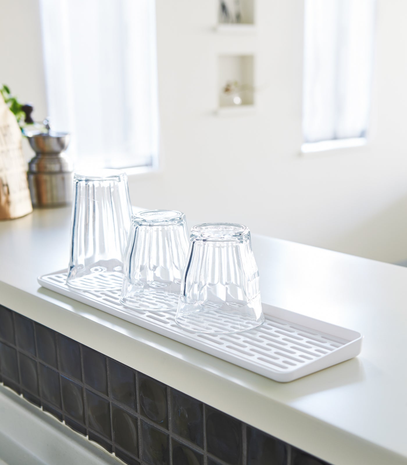 Narrow Dish Drying Mat with Elevated Design