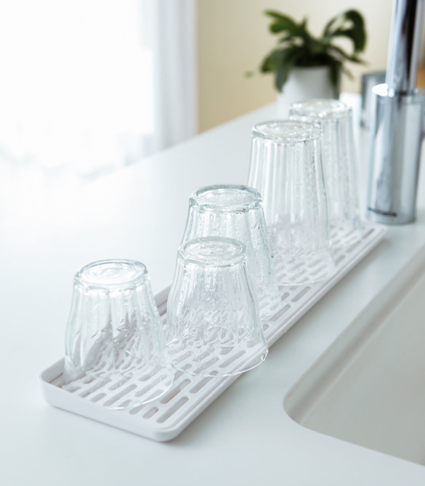 Narrow Dish Drying Mat with Elevated Design