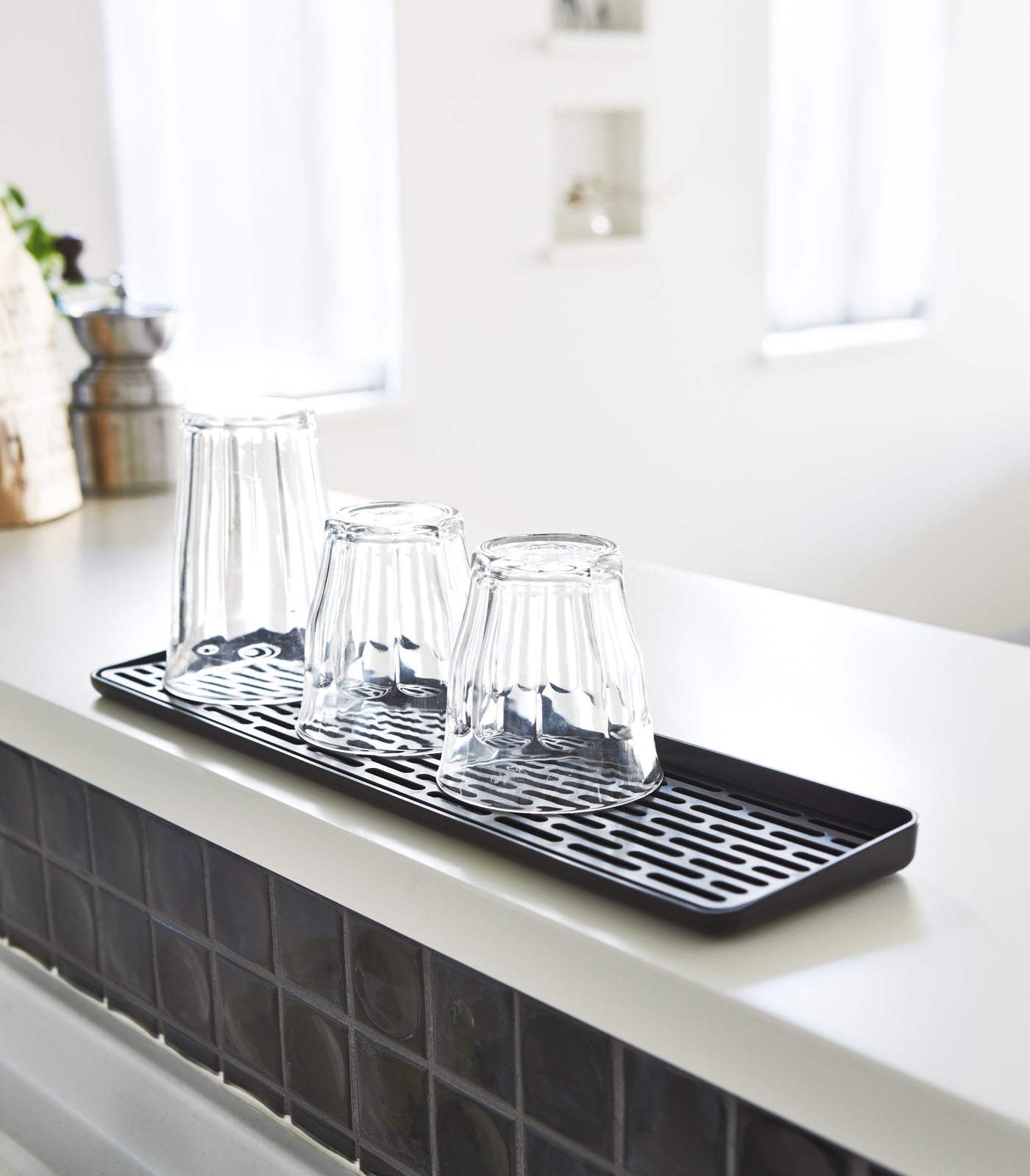 Narrow Dish Drying Mat with Elevated Design
