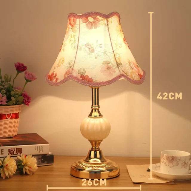 Nordic Vintage Table Lamp - Retro Metal Design for Cozy Lighting