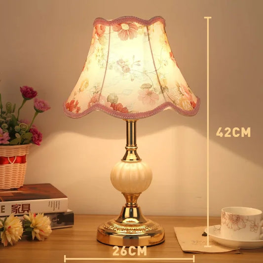 Nordic Vintage Table Lamp - Retro Metal Design for Cozy Lighting