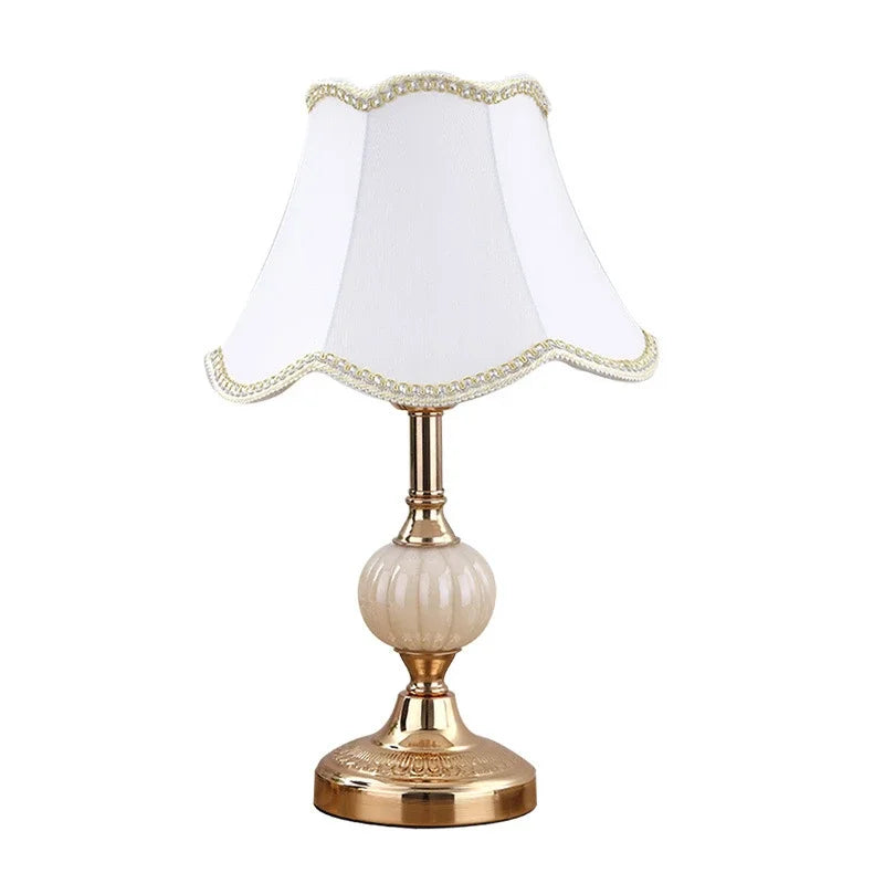 Nordic Vintage Table Lamp - Retro Metal Design for Cozy Lighting
