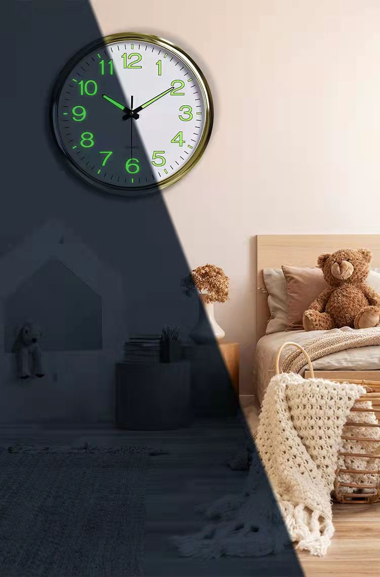 Silent 30 cm Illuminating Wall Clock with Night Light Feature