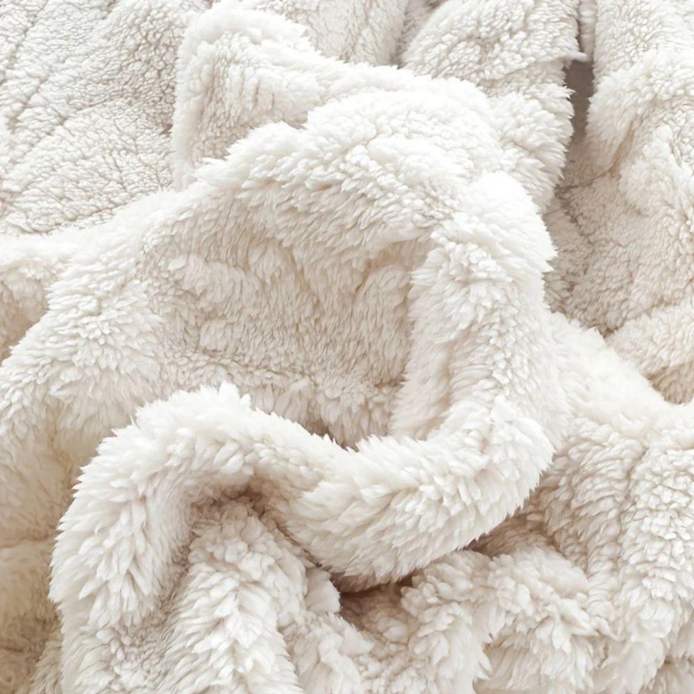 Jacquard Fleece Blanket with French-Inspired Design