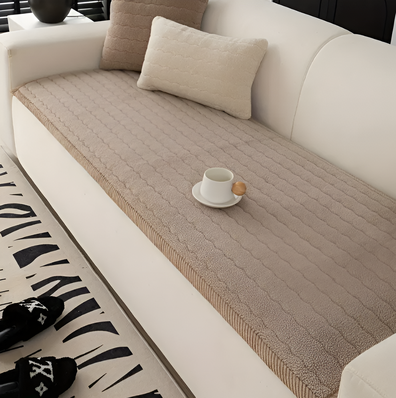Pet-Friendly Non-Slip Sofa Cover – Machine Washable Polyester Couch Protector
