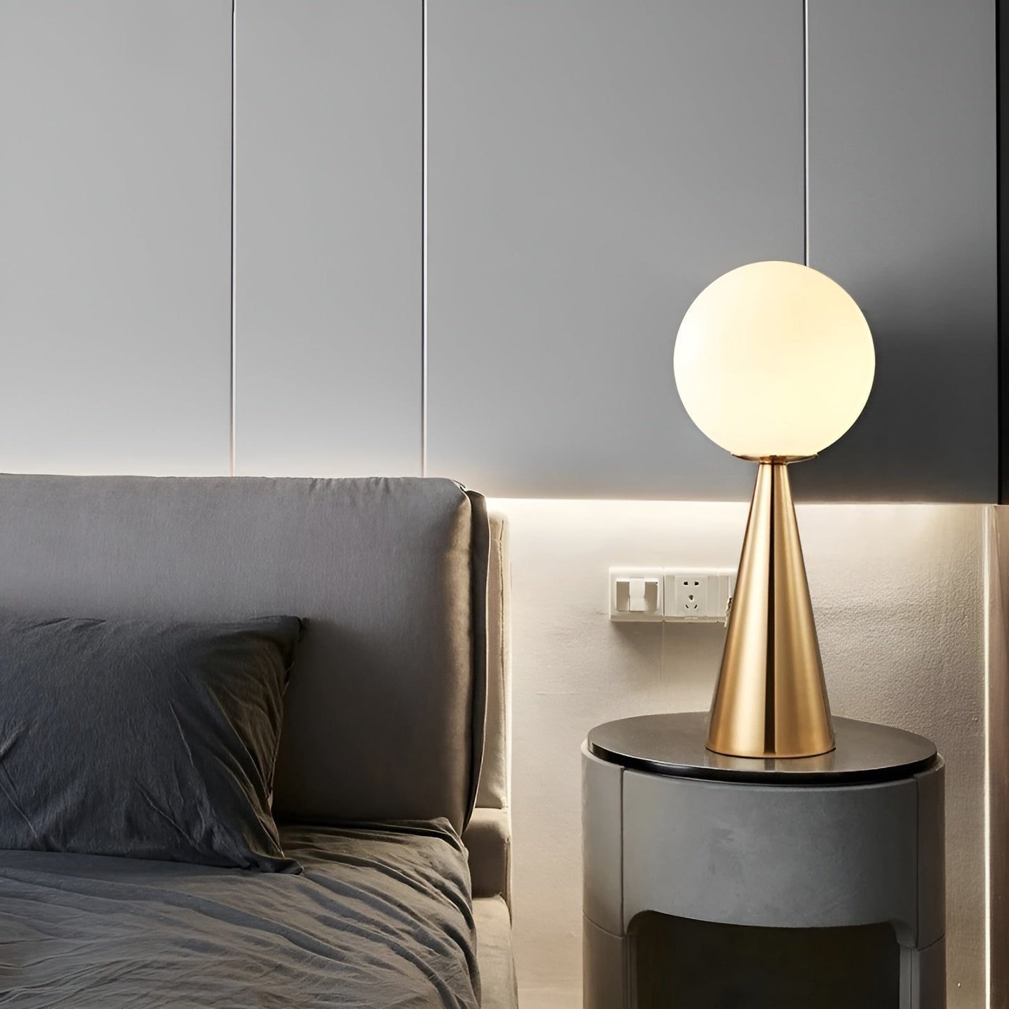 Elegant Gold Table Lamp with Cone Shade - Luxurious LED Lighting