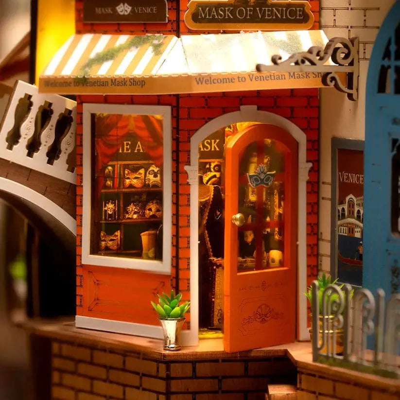 DIY Venice-Themed Building Kit with Dust Cover