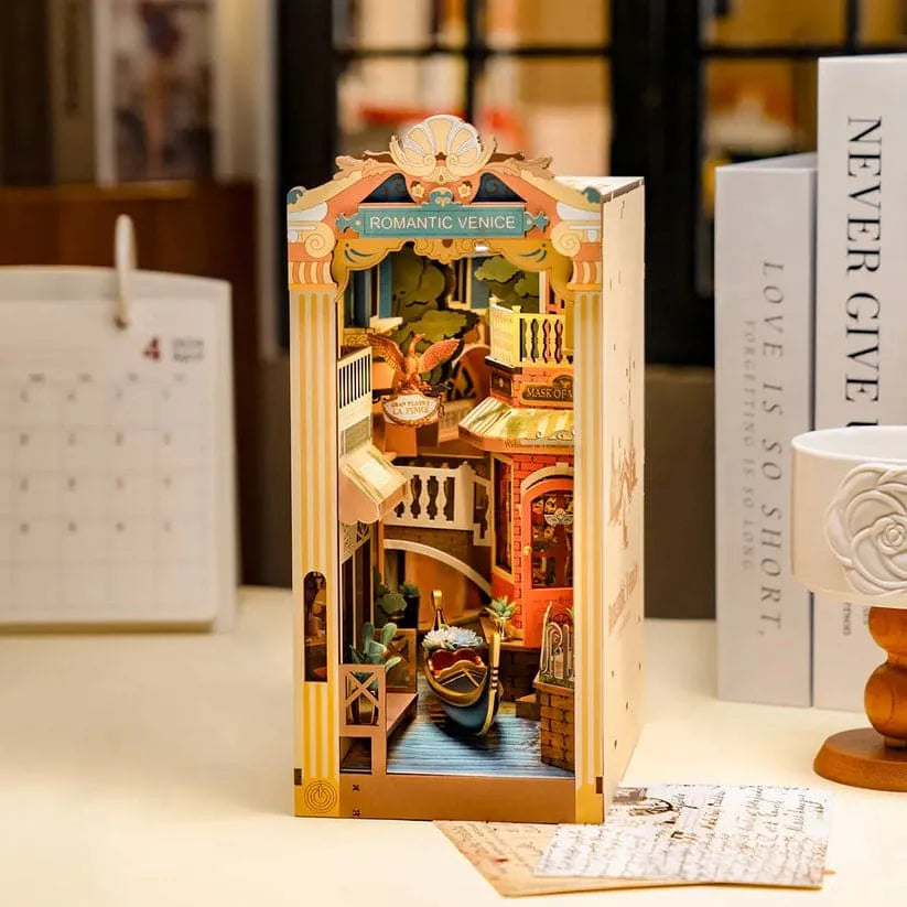 DIY Venice-Themed Building Kit with Dust Cover