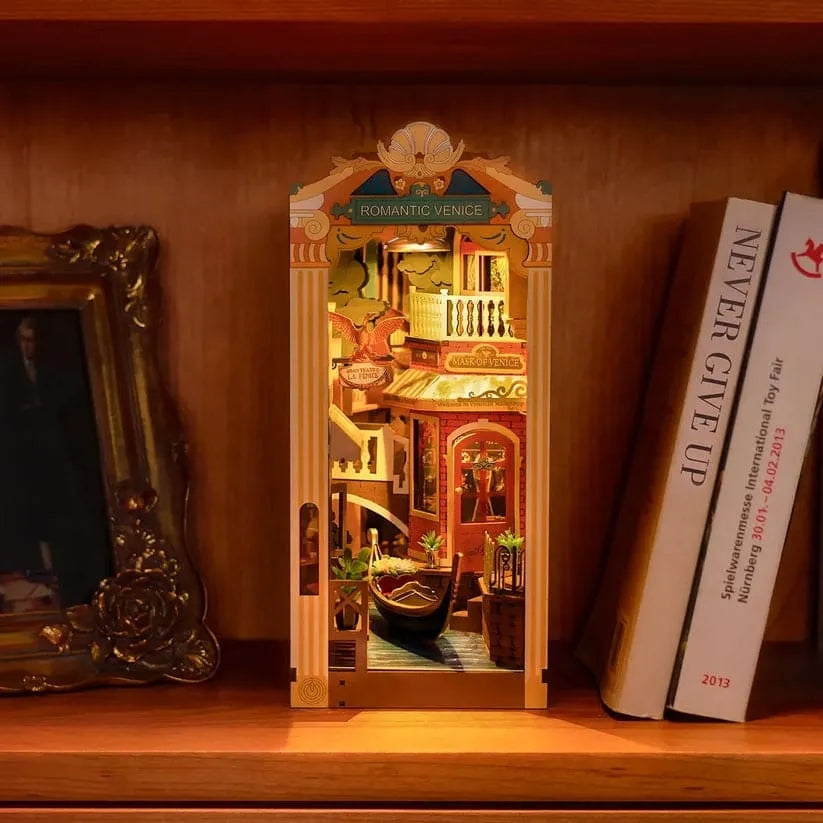DIY Venice-Themed Building Kit with Dust Cover