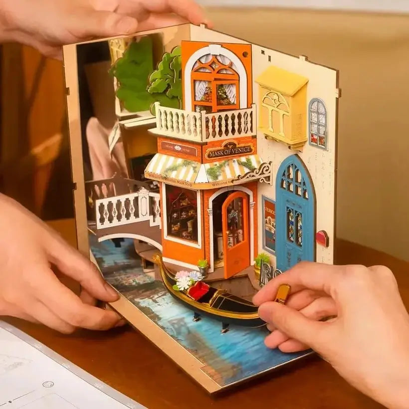 DIY Venice-Themed Building Kit with Dust Cover