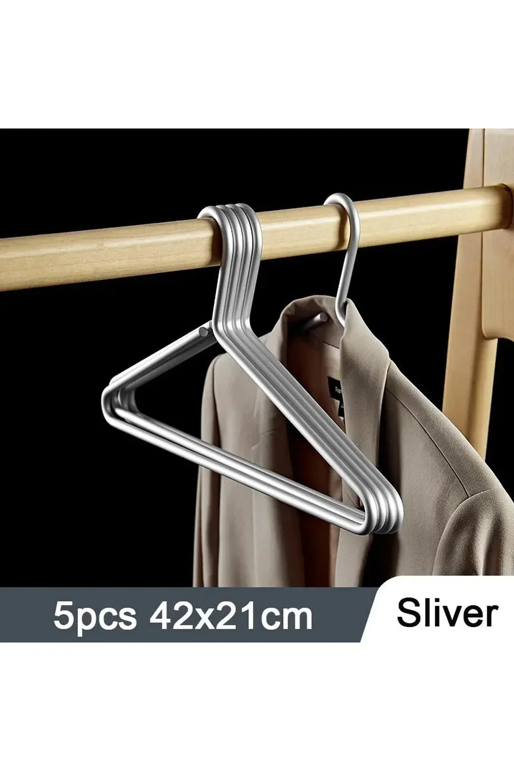 LuxeLine Metal Hangers in Gold and Silver