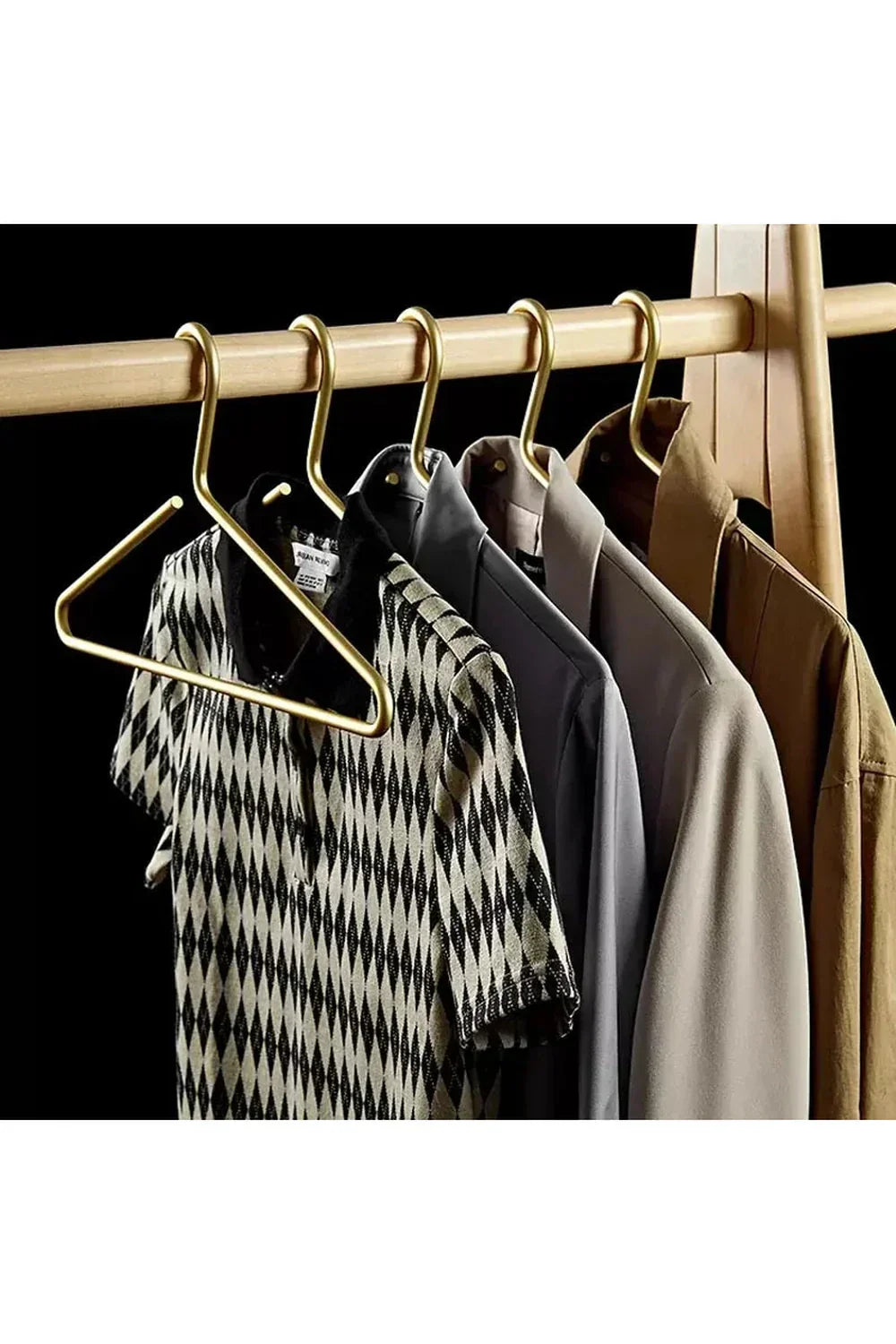 LuxeLine Metal Hangers in Gold and Silver
