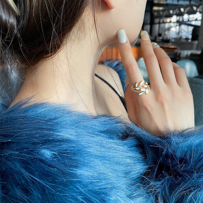Millie - Graceful Leaf Ring