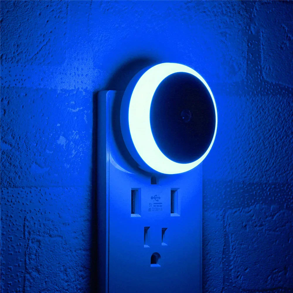 LED Night Light with Dusk Sensor and Automatic Dimming - Warm White Plug-In Lamp