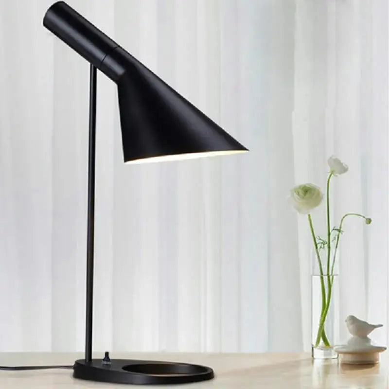 Modern Metal Table Lamp for Stylish Interiors