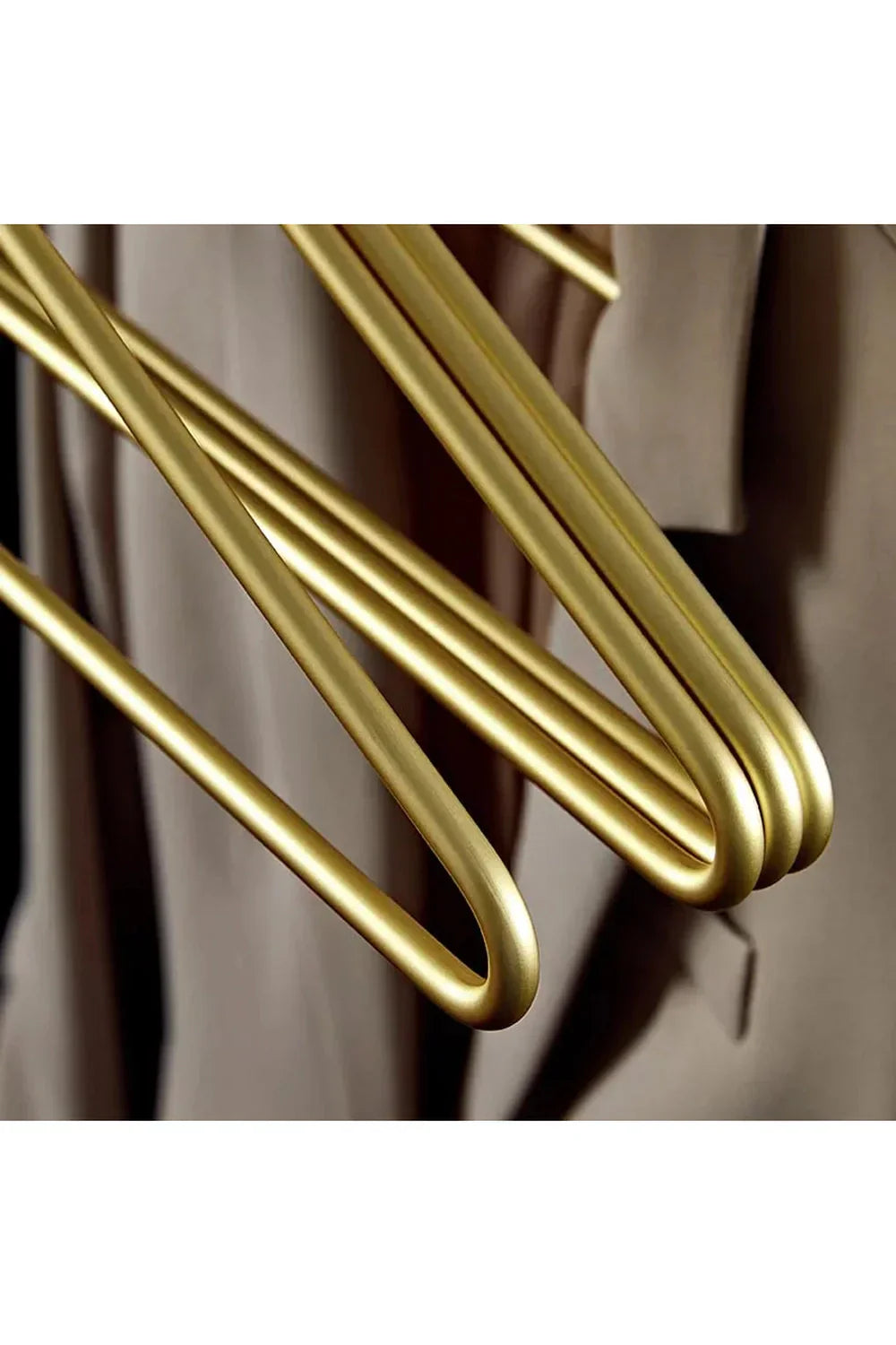 LuxeLine Metal Hangers in Gold and Silver