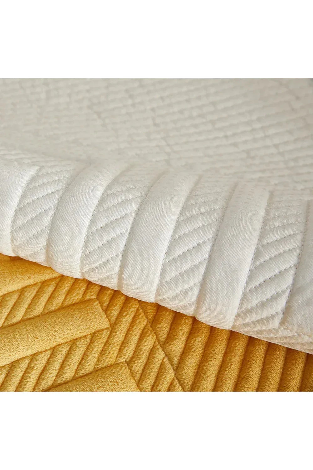 Soft Polyester Quilted Sofa Cover