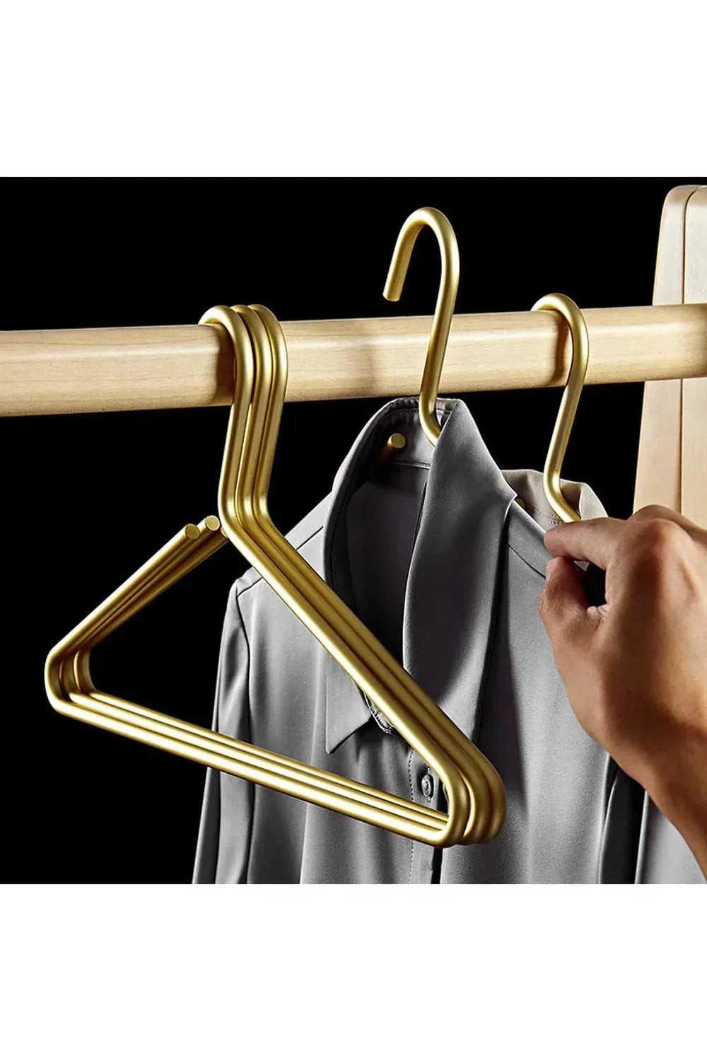 LuxeLine Metal Hangers in Gold and Silver