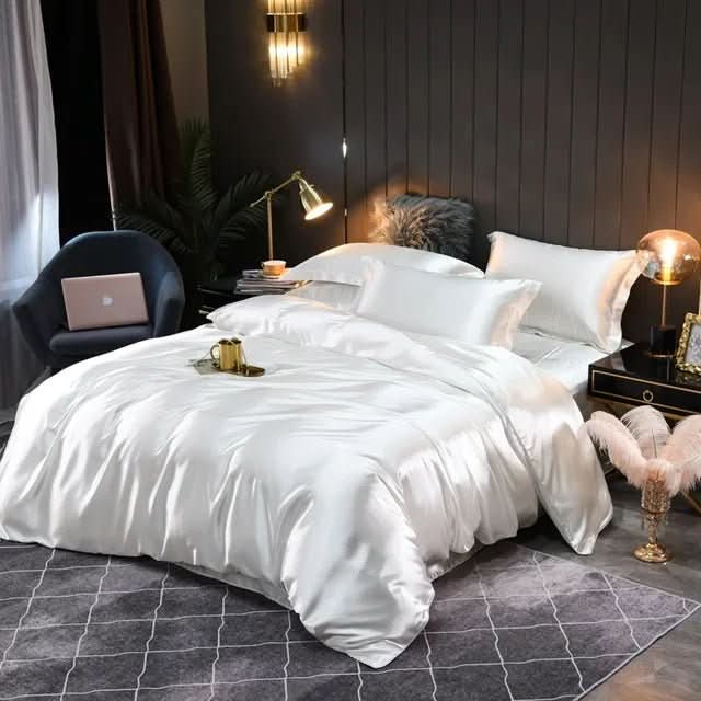 Luxurious 100% Silk Duvet Cover for All-Season Comfort