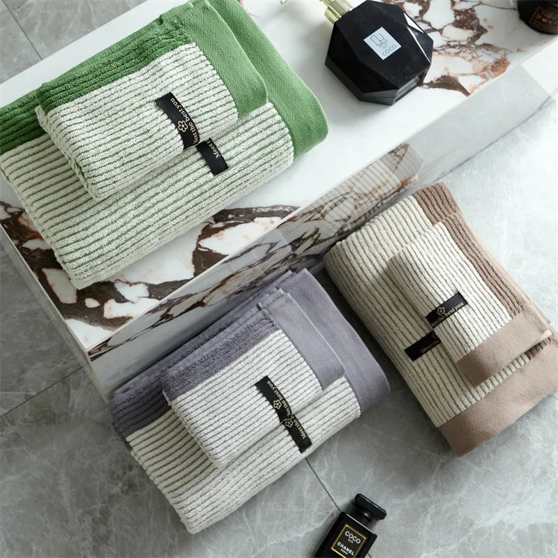100% Organic Cotton Luxurious Bath Towel - Soft and Absorbent
