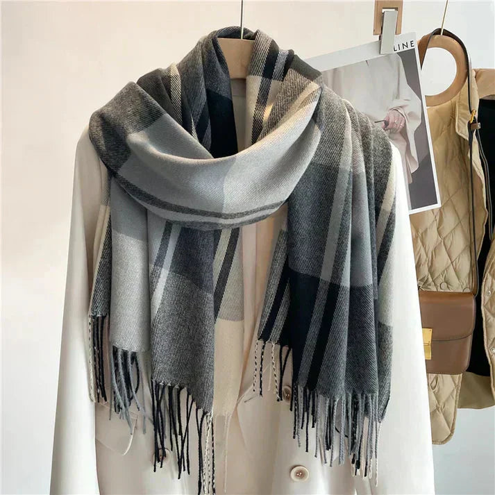 Elegant Checkered Scarf - Warm Premium Fabric Accessory