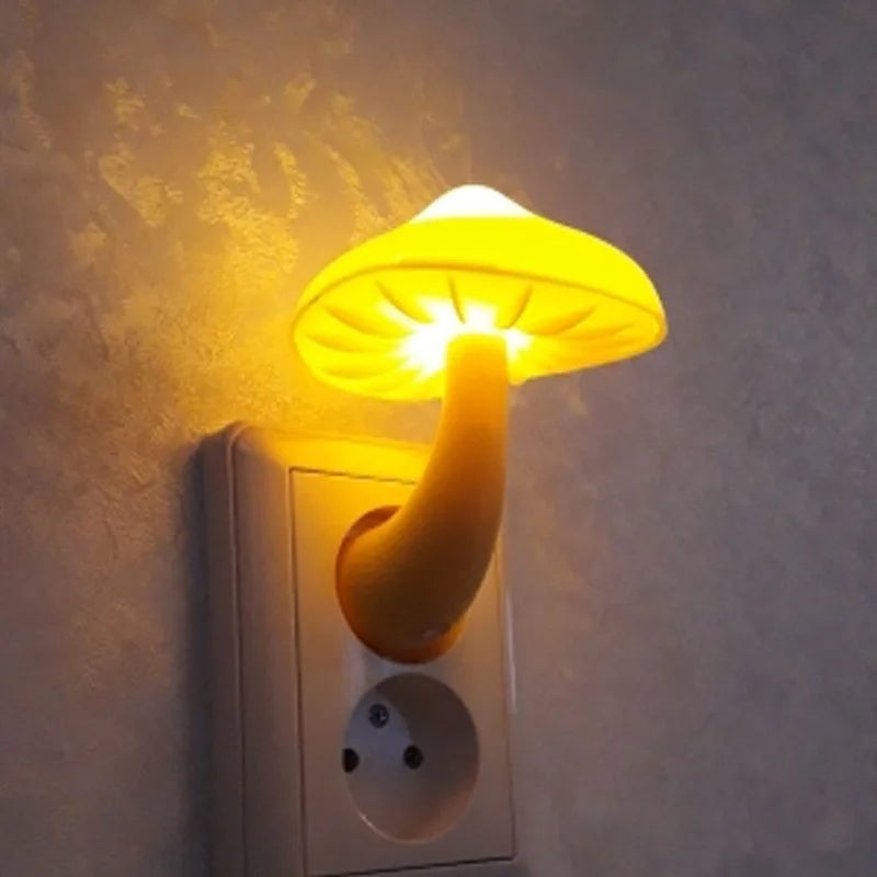 Mushroom-Shaped LED Night Light with Twilight Sensor - Warm Yellow