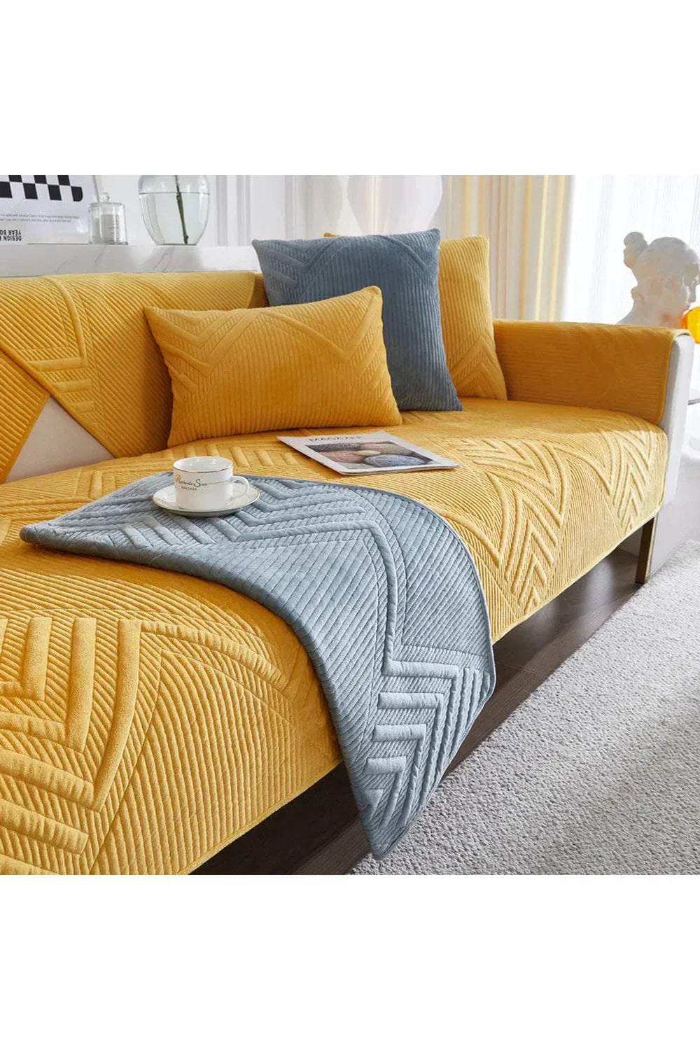 Soft Polyester Quilted Sofa Cover