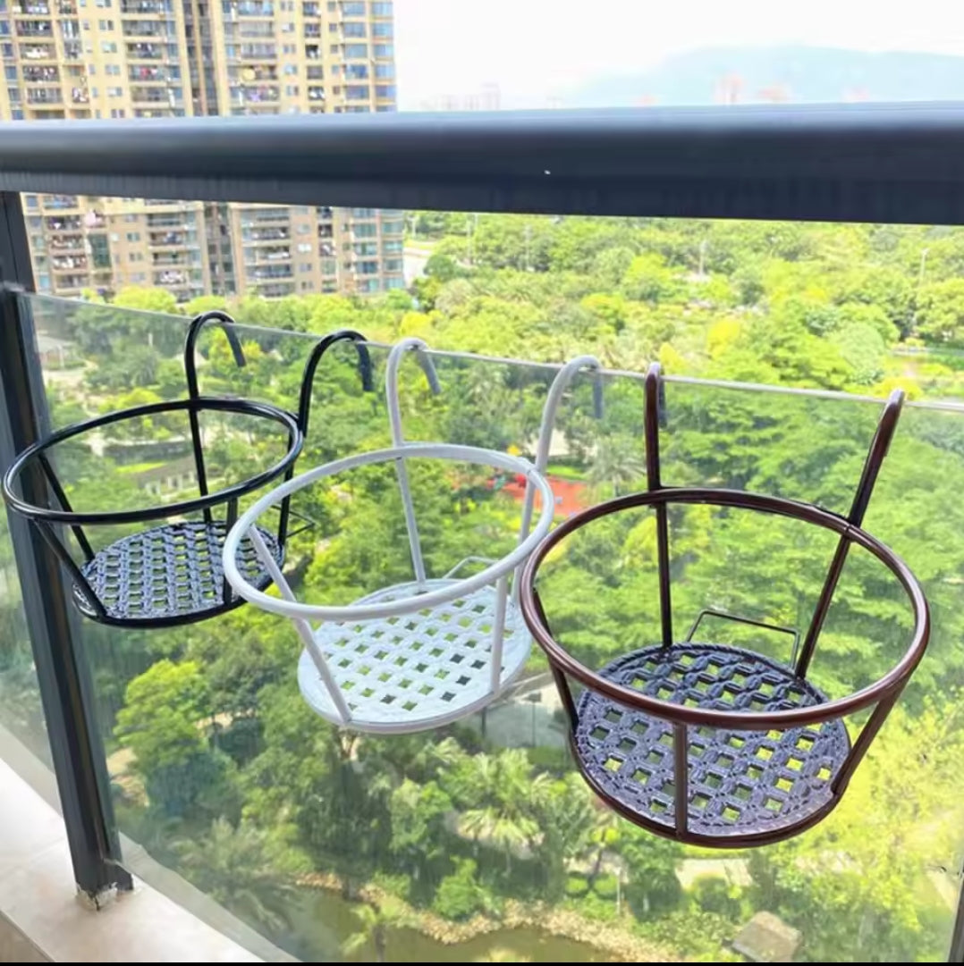 Over the Balcony Flower Pot Holder - Black