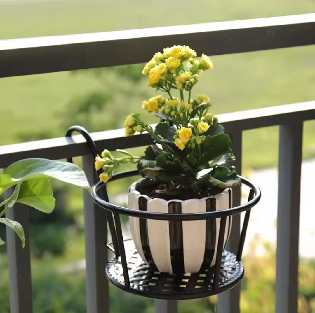 Over the Balcony Flower Pot Holder - Black