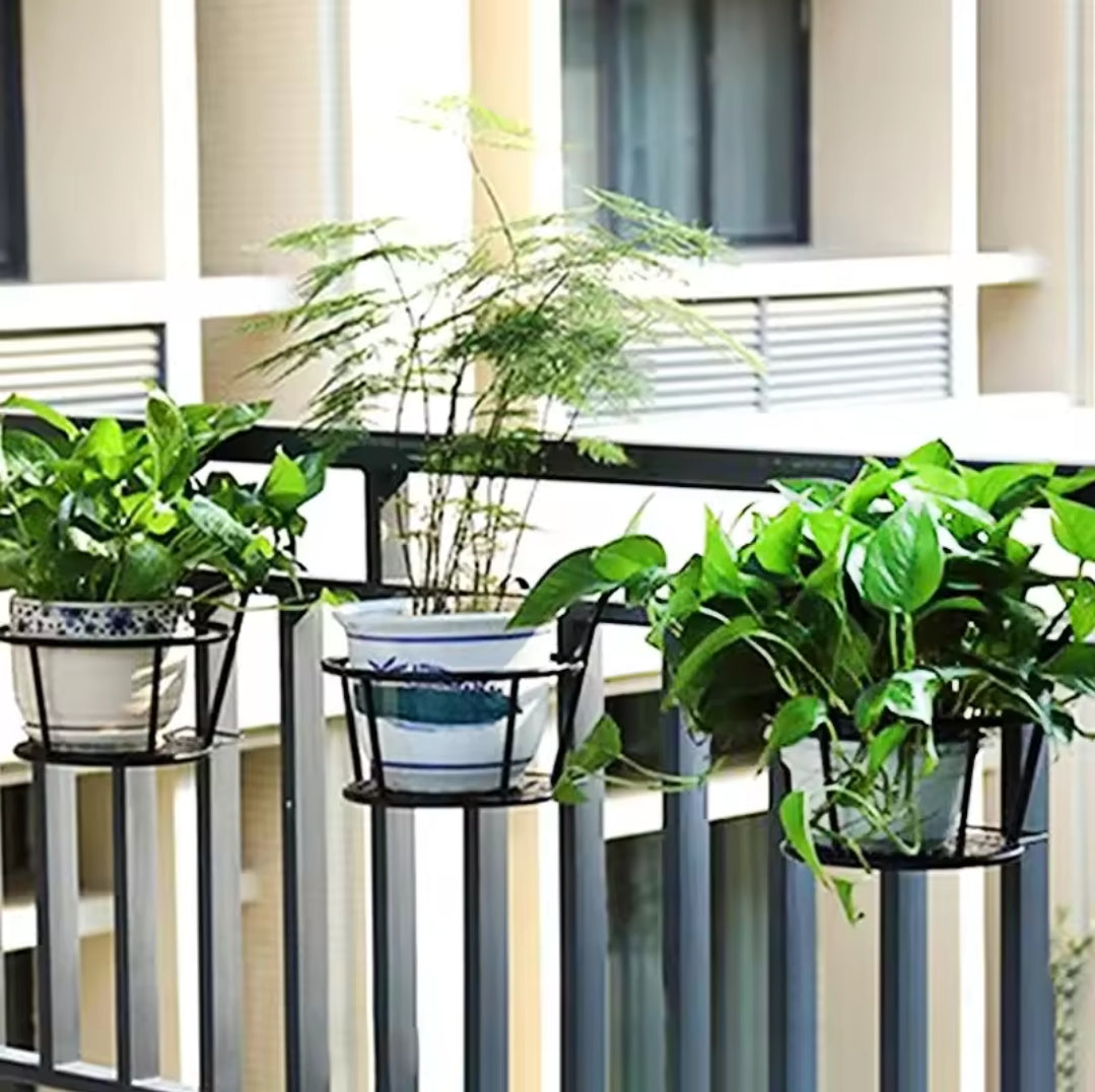 Over the Balcony Flower Pot Holder - Black