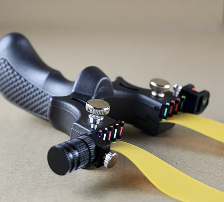 High-Precision Laser Catapult with Adjustable Sight