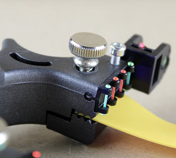 High-Precision Laser Catapult with Adjustable Sight