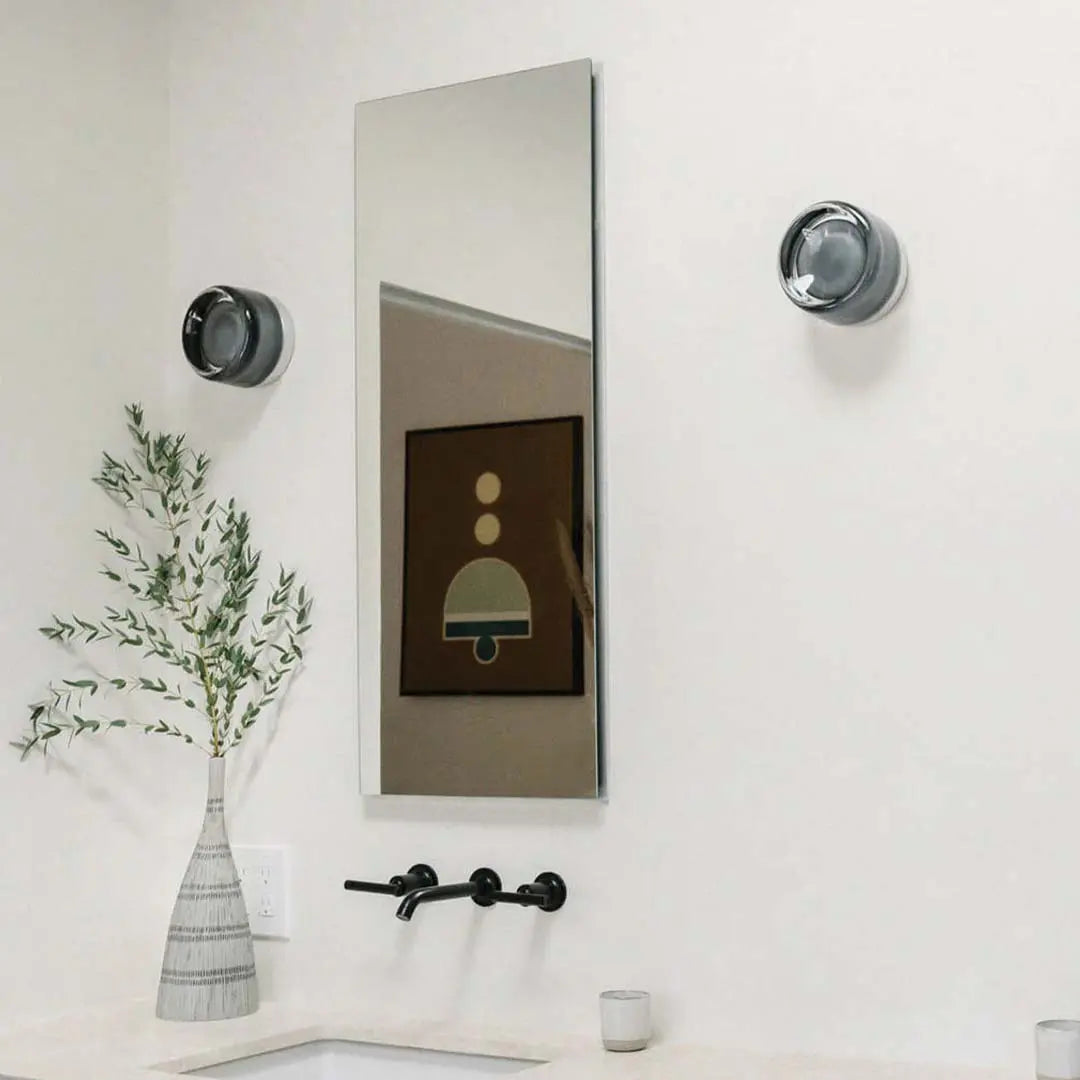 Contemporary LED Wall Light Fixture in Black or White