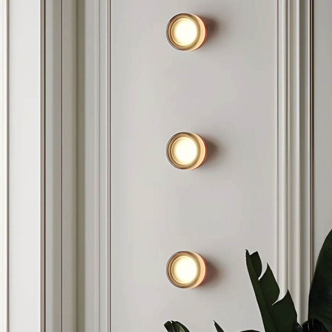 Elegant Dimple Wall Lamp in Metal and Glass