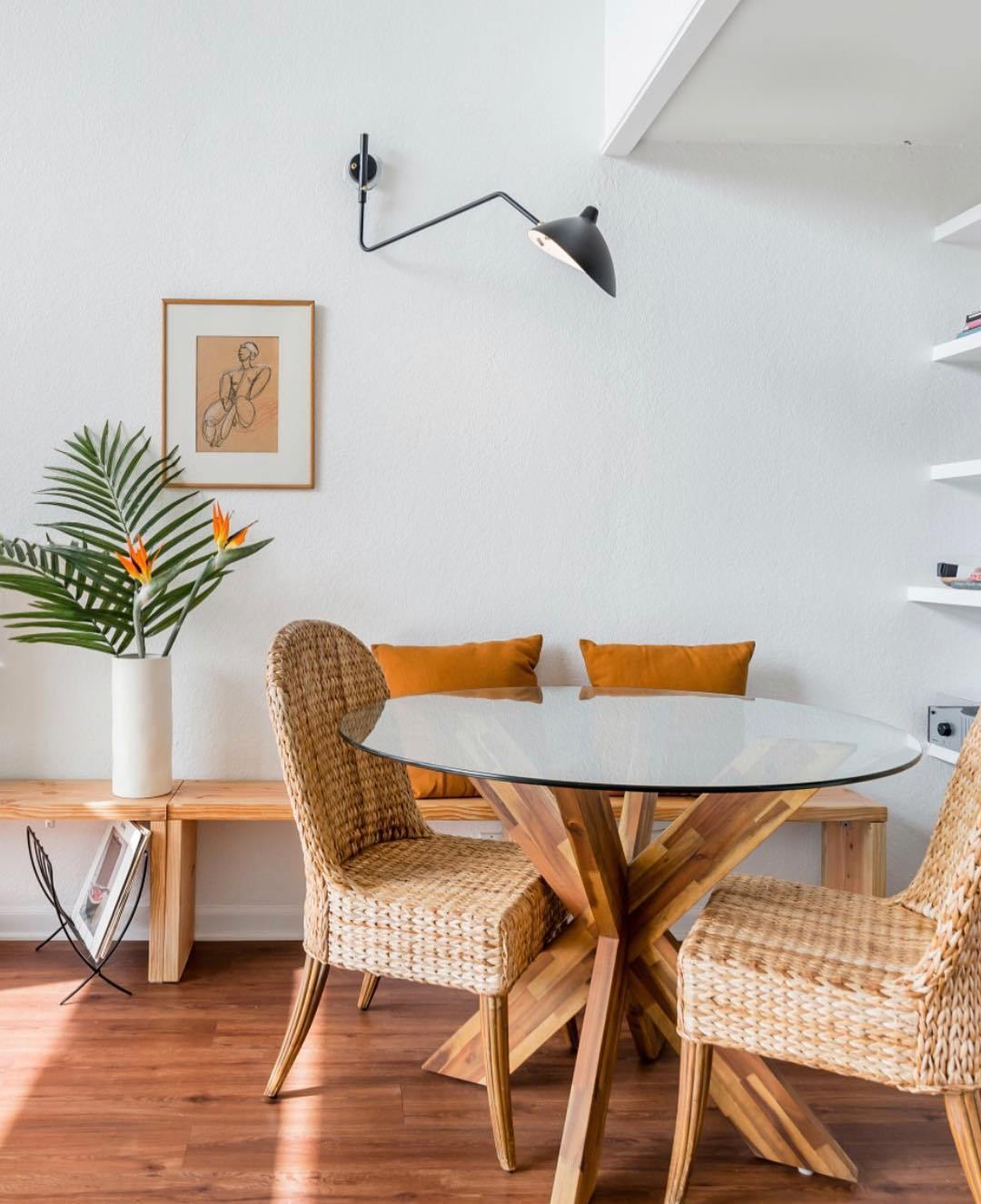 Modern Adjustable Wall Lamp with Rotating Shade
