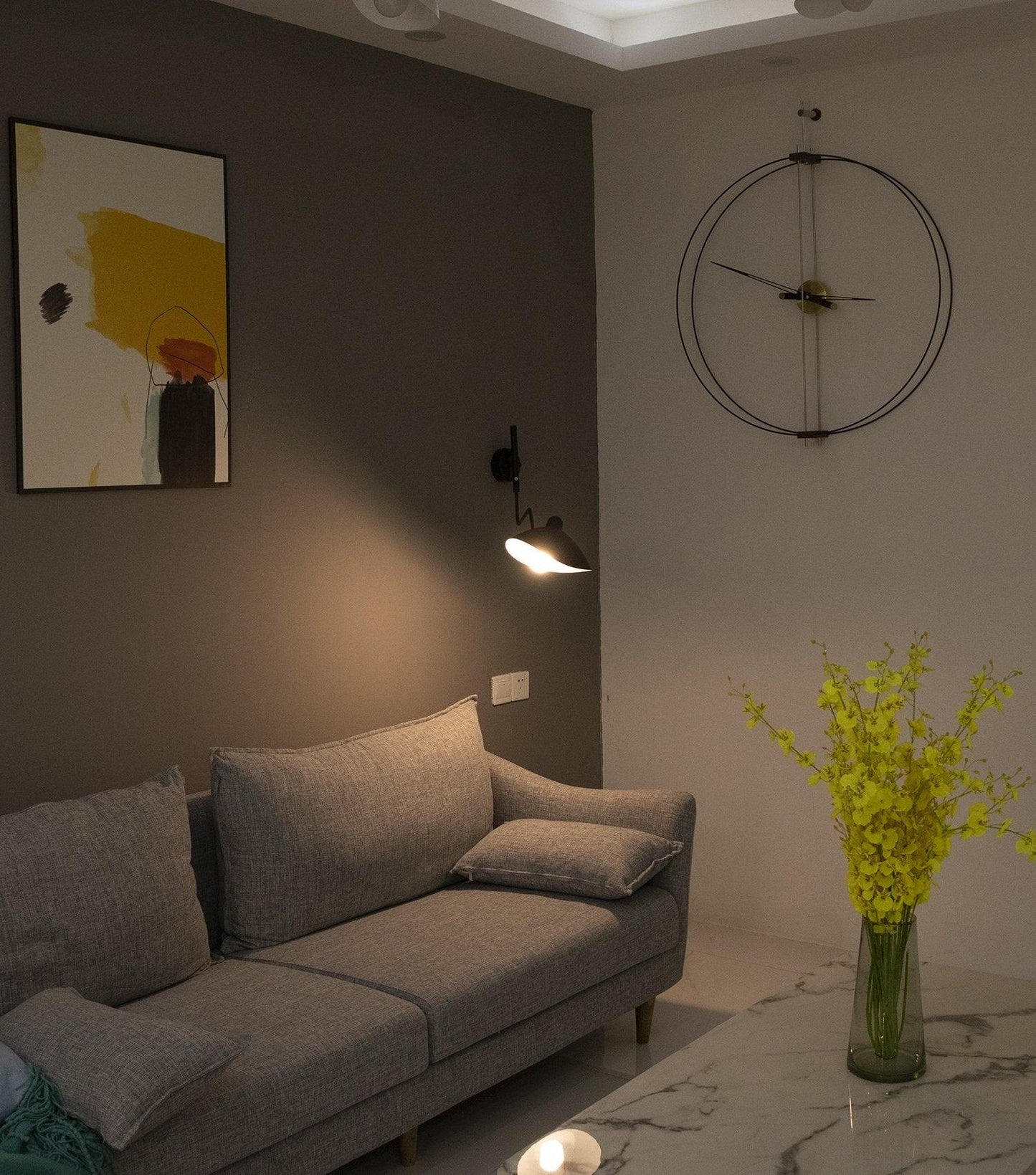 Modern Adjustable Wall Lamp with Rotating Shade