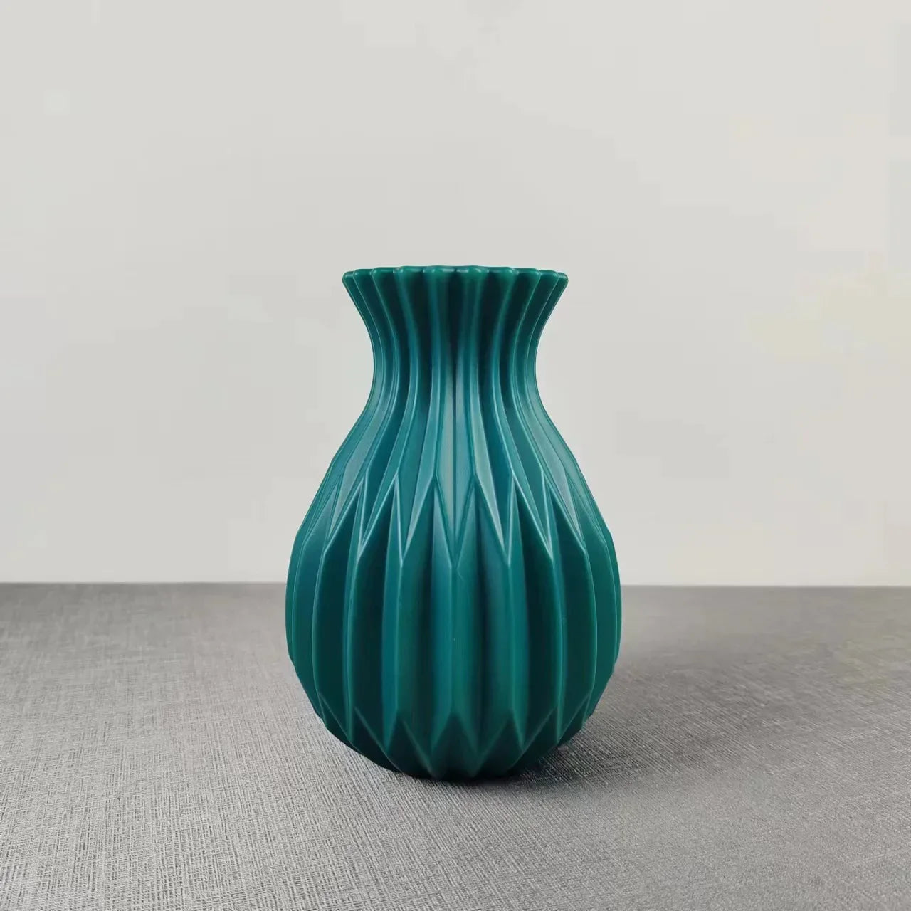 Modern Plastic Flower Vase - 10 cm Contemporary Design